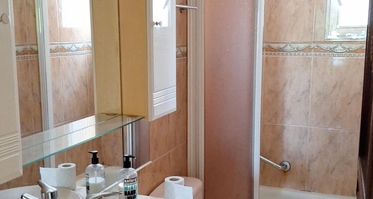 Baño de la vivienda antes de su rehabilitación