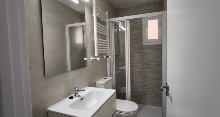 Baño de la vivienda después de su rehabilitación