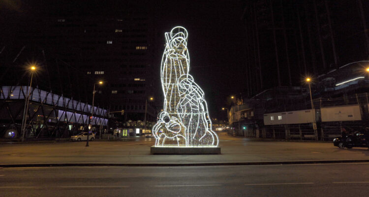 Nacimiento luminoso de Plaza de Castilla (el año pasado estuvo en Alcalá con Gran Vía frente al edificio Metrópolis y los dos años anteriores estuvo en Colón).