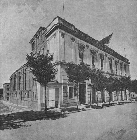 Edificio del Beti Jai en sus primeros años de vida. Imagen en blanco y negro