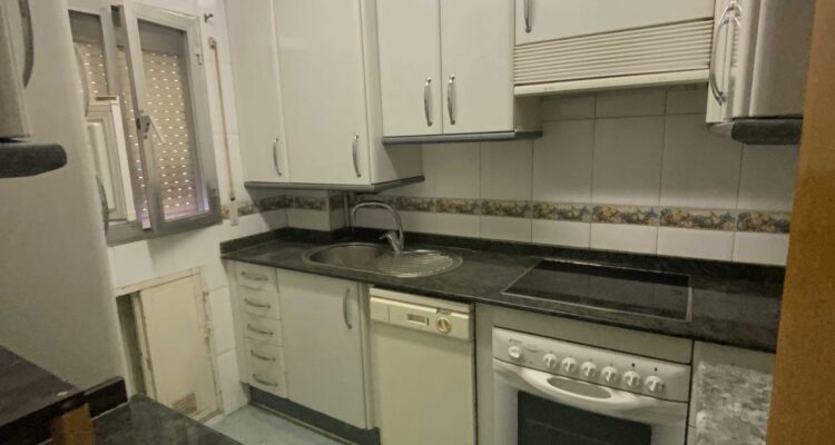 Cocina de la vivienda antes de su rehabilitación