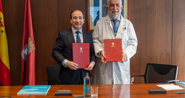 Carabante y Mingo en momento de la firma