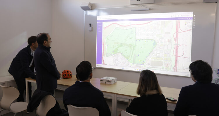 Carabante y Páramo con técnicos conociendo el proyecto