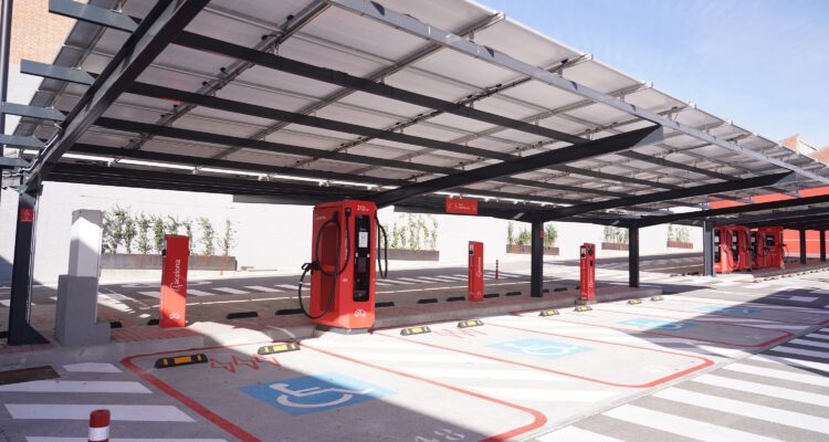 Cargadores vehículos en instalaciones electrolinera Vicálvaro