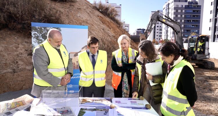 Acto de colocación de la primera piedra del nuevo centro cultural con biblioteca y auditorio de El Cañaveral