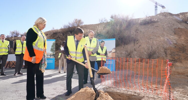 Acto de colocación de la primera piedra del nuevo centro cultural con biblioteca y auditorio de El Cañaveral