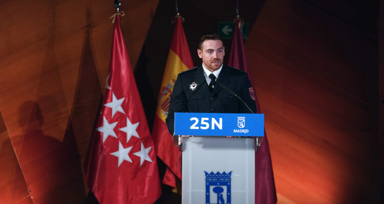 Daniel García, oficial de Policía Municipal de Madrid de la CID de Villa de Vallecas que trata entre sus competencias la violencia de género