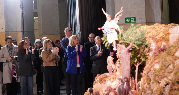 Inauguración del tradicional belén municipal del Palacio de Cibeles