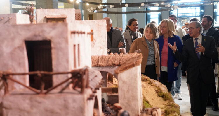Inauguración del tradicional belén municipal del Palacio de Cibeles