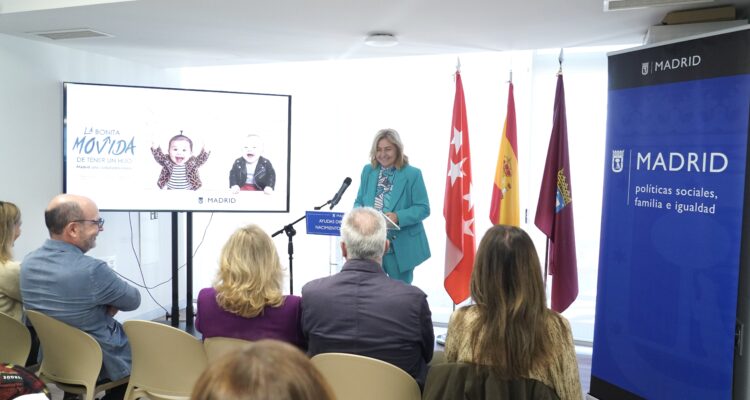La vicealcaldesa, Inma Sanz, durante la presentación de las nuevas ayudas por nacimiento y adopción
