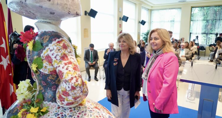 La vicealcaldesa de Madrid, Inma Sanz y la delegada de Economía, Innovación y Hacienda, Engracia Hidalgo, durante la presentación de Meninas Madrid Art Gallery 2025