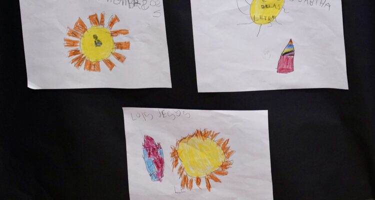 Dibujos infantiles de soles de los alumnos del CEIP Palacio Valdés (1)