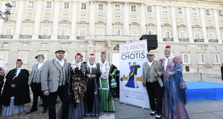 Representantes de la Federación de Grupos Tradicionales Madrileños
