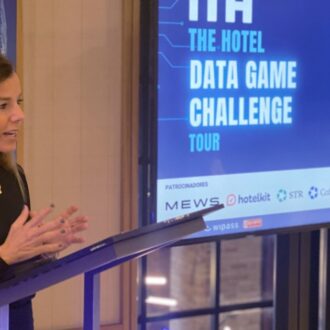 Maíllo interviene desde el atril en la inauguración de ITH The Hotel Data Game Challenge