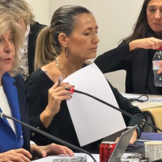 Hidalgo, durante su comparecencia en la comisión para detallar ante los grupos municipales las partidas presupuestarias del Ayuntamiento