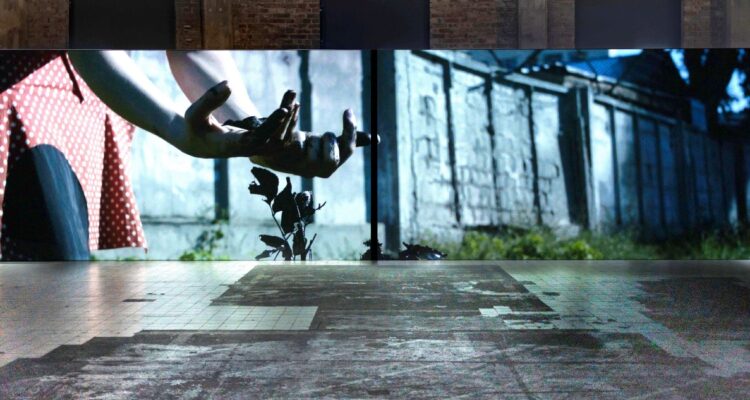 Exposición 'Collapse of the Weave Function' del colectivo Metahaven