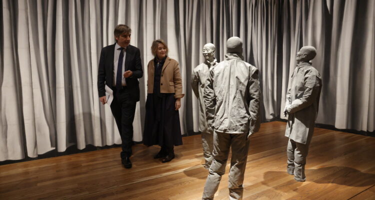 Rivera de la Cruz visita la exposición 'Juan Muñoz: Historias de arte'