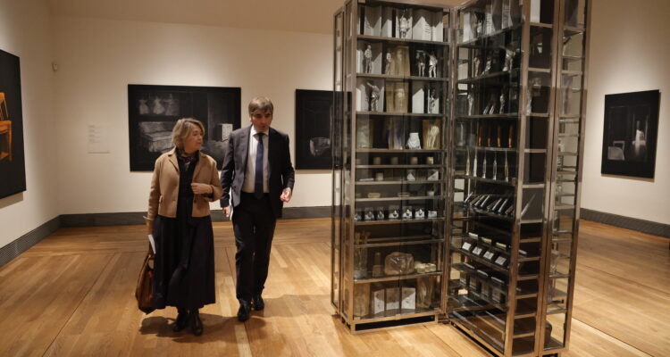 Rivera de la Cruz visita la exposición 'Juan Muñoz: Historias de arte'