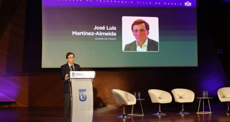 El alcalde, José Luis Martínez-Almeida, durante la inauguración del I Congreso de Tauromaquia Villa de Madrid