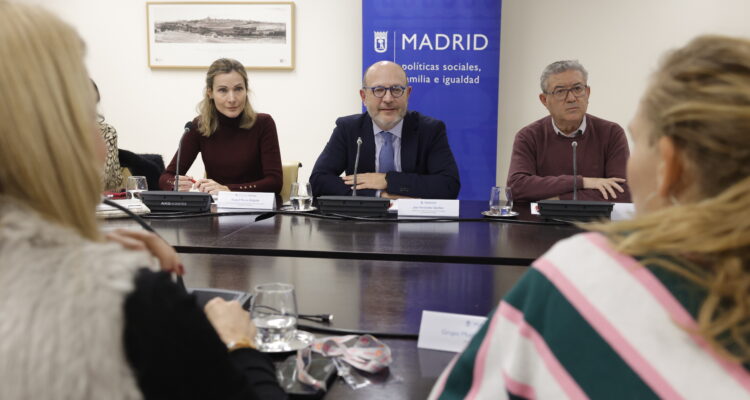 El delegado de Políticas Sociales, Familia e Igualdad, José Fernández, en la sesión de constitución del Consejo Sectorial del Voluntariado de la Ciudad de Madrid