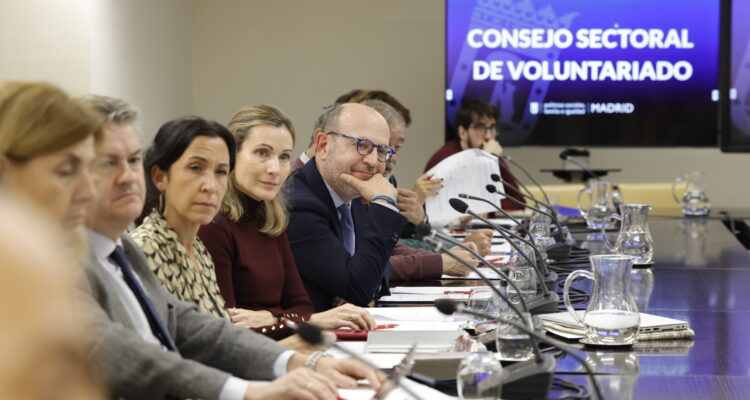 El delegado de Políticas Sociales, Familia e Igualdad, José Fernández, en la sesión de constitución del Consejo Sectorial del Voluntariado de la Ciudad de Madrid