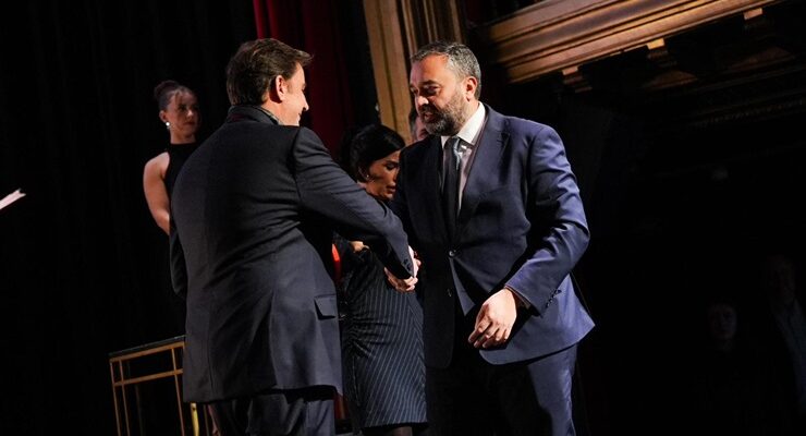 Momento de la entrega del premio en la Gala Madrid Noche