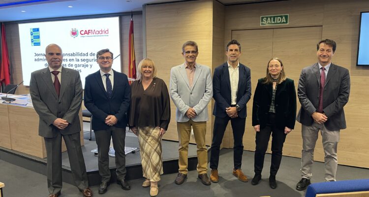 Foto de grupo de la jornada 'Responsabilidad de los administradores en la seguridad de puertas de garaje y automáticas'