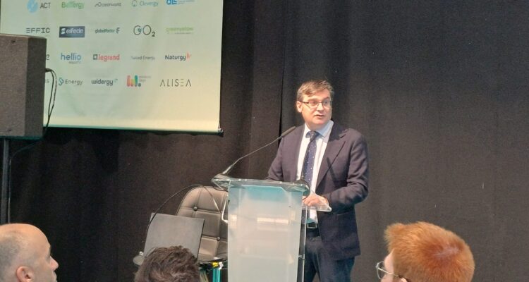 González inaugura la mesa de debate 'Descarboniza'