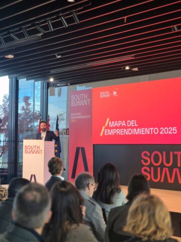 El concejal delegado de Innovación y Emprendimiento, Ángel Niño, durante su intervención