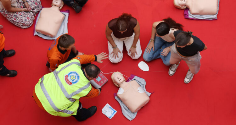 Formación en RCP para niños por parte de SAMUR-Protección Civil