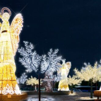 Luces de Navidad en Madrid. Iluminación en la glorieta de Carlos V
