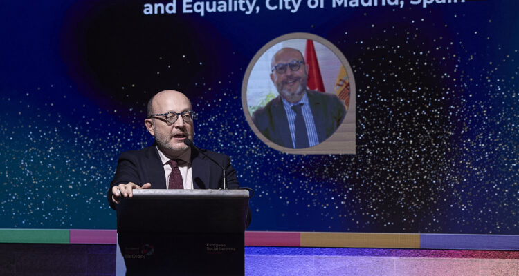 El delegado de Políticas Sociales, Familia e Igualdad, José Fernández durante su intervención