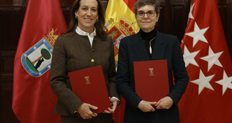 Sánchez-Cervera y Quintana tras la firma