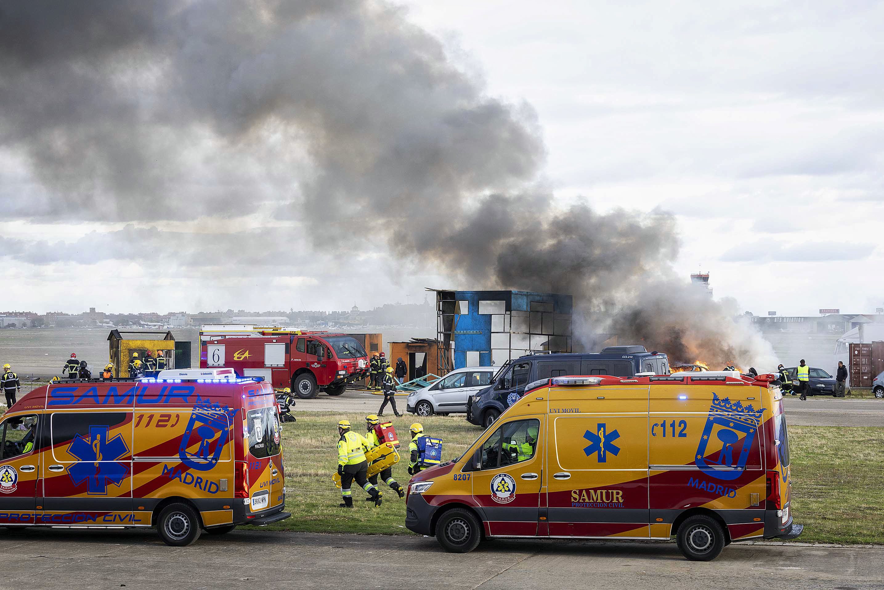 Cuerpos de Seguridad y Emergencias Municipales participando en un simulacro realizado el año pasado en la Base Aérea de Cuatro Vientos