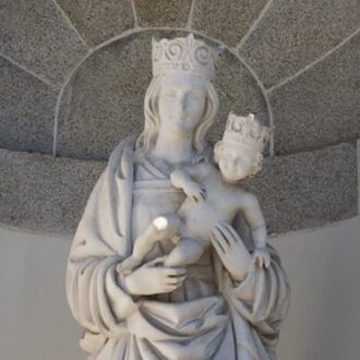 Estatua de la Virgen de la Almudena