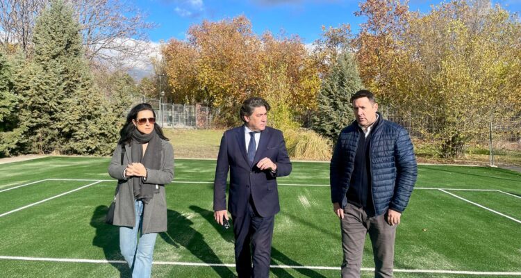 El concejal David Pérez visita las pistas de tenis del CDM Luis Aragonés