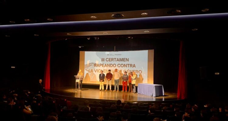 Álvarez en el certamen escolar ‘Rapeando contra la violencia de género’