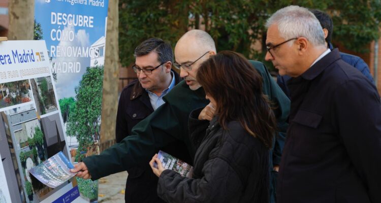 El delegado de Políticas de Vivienda y presidente de la Empresa Municipal de Vivienda y Suelo de Madrid (EMVS Madrid), Álvaro González, en el inicio de las obras en Roger de Flor