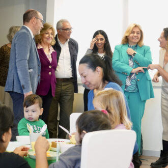 La vicealcaldesa, Inma Sanz, el delegado de Políticas Sociales, Familia e Igualdad, José Fernández; la delegada de Economía, Innovación y Hacienda, Engracia Hidalgo, y el concejal de Carabanchel, Carlos Izquierdo, en el CAF 8