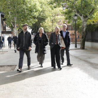 García Romero visita las obras de consolidación de la peatonalización de las calles Ángel Ganivet, Averroes y Homero, en Retiro