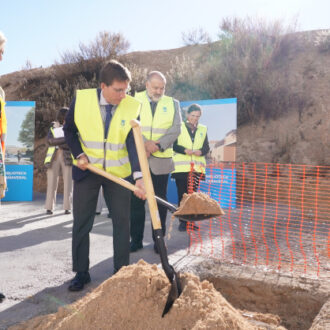 Acto de colocación de la primera piedra del nuevo centro cultural con biblioteca y auditorio de El Cañaveral