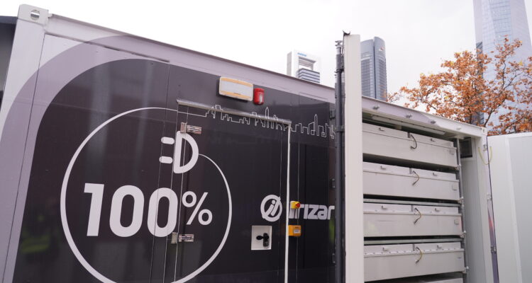 Contenedor para el almacenamiento estático de energía eléctrica en el que se integran baterías en segundo ciclo de vida