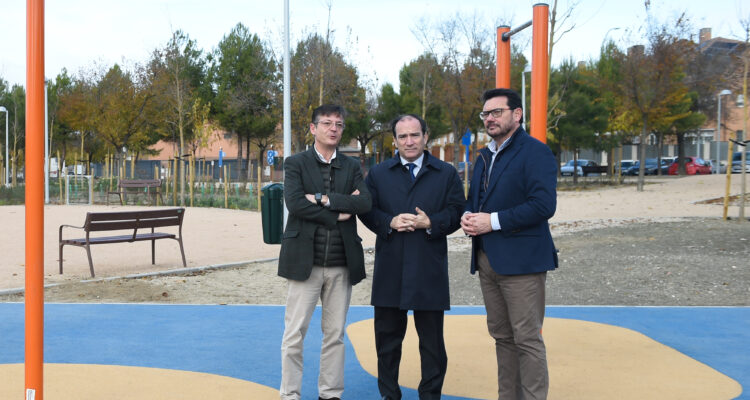 Carabante, Páramo y González supervisan los trabajos de plantación de árboles y transformación integral de la zona verde de la Cañada del Santísimo