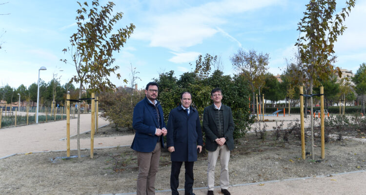 Carabante, Páramo y González supervisan los trabajos de plantación de árboles y transformación integral de la zona verde de la Cañada del Santísimo