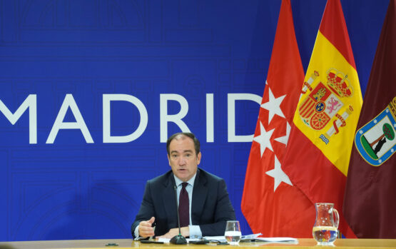 Carabante explicando los detalles de la Ordenanza de Movilidad Sostenible 2025