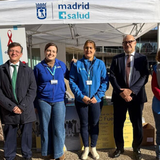 El concejal de Fuencarral-El Pardo y los trabajadores de Madrid Salud