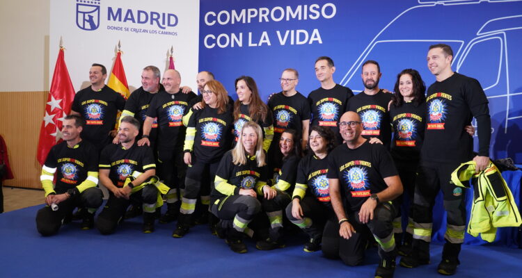 Algunos de los 101 nuevos técnicos de SAMUR-Protección Civil que han tomado posesión