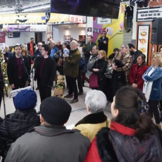 Hidalgo disfruta de un concierto de góspel en el Mercado Municipal de Santa María de la Cabeza