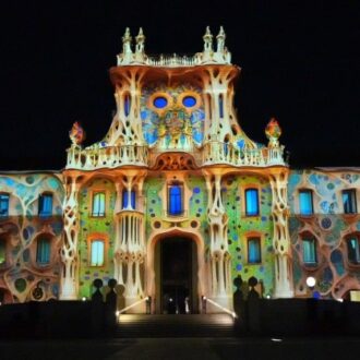 Imagen del videomapping ‘Una Navidad de Luz’, en el Centro Cultural Conde Duque