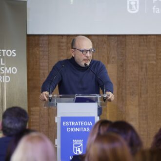 El delegado de Políticas Sociales, Familia e Igualdad, José Fernández durante la jornada ‘Nuevos Retos sobre el Sinhogarismo en Madrid’